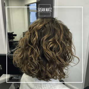 Haarschnitte für Frauen: Bobhaarschnitt für Naturlocken vom Friseurteam Susan Matz - Coiffeur in Nürnberg