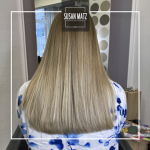 Haarschnitte für Frauen: Gerader Langhaarschnitt (kompakt) für maximale Fülle vom Friseurteam Susan Matz - Coiffeur in Nürnberg