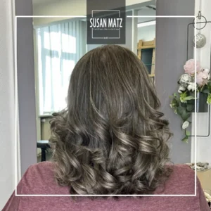 Grey Glazing Nürnberg | Sanfte Grauabdeckung Grey Glazing ist die sanfte Grauabdeckung. Graue Haare sanft färben beim Friseur Susan Matz - Coiffeur in Nürnberg.
