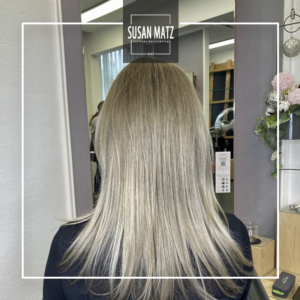 Blond für graue Haare Grey Blending Highlights Nuernberg hellbeigeblond