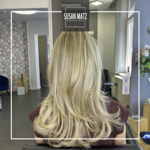 Blond für graue Haare Grey Blending Highlights Nuernberg warmes Naturblond