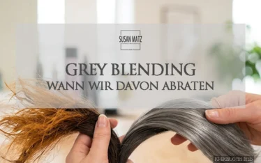 Vergleich von zwei Haarsträhnen: geschädigtes Haar vs. schönes graues Haar bei Grey Blending. Text: Grey Blending – Wann wir davon abraten. Grafik vom Friseur Susan Matz - Coiffeur Nürnberg mit KI-generierten Elementen.